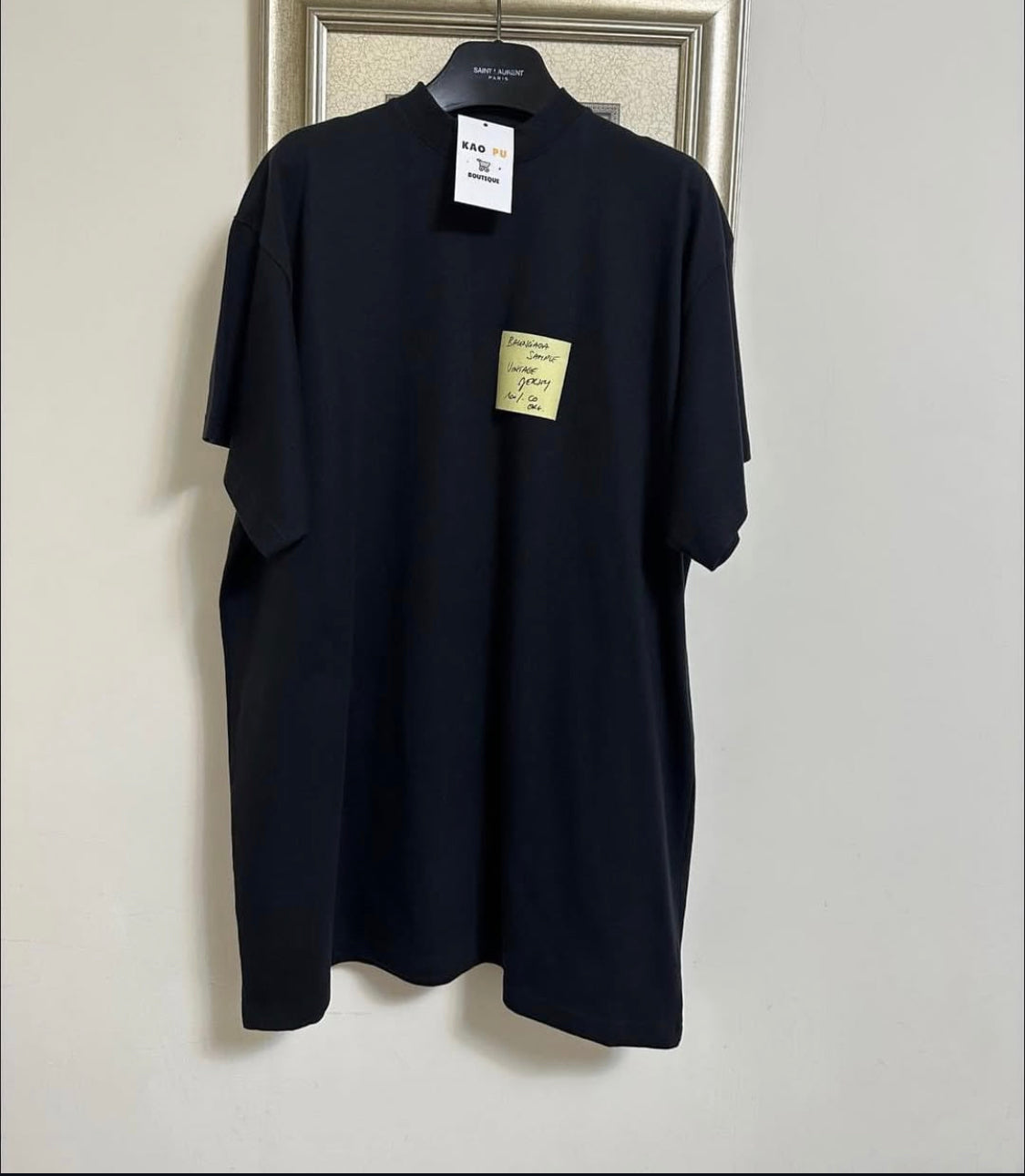 Balenciaga 胸口貼紙Tee