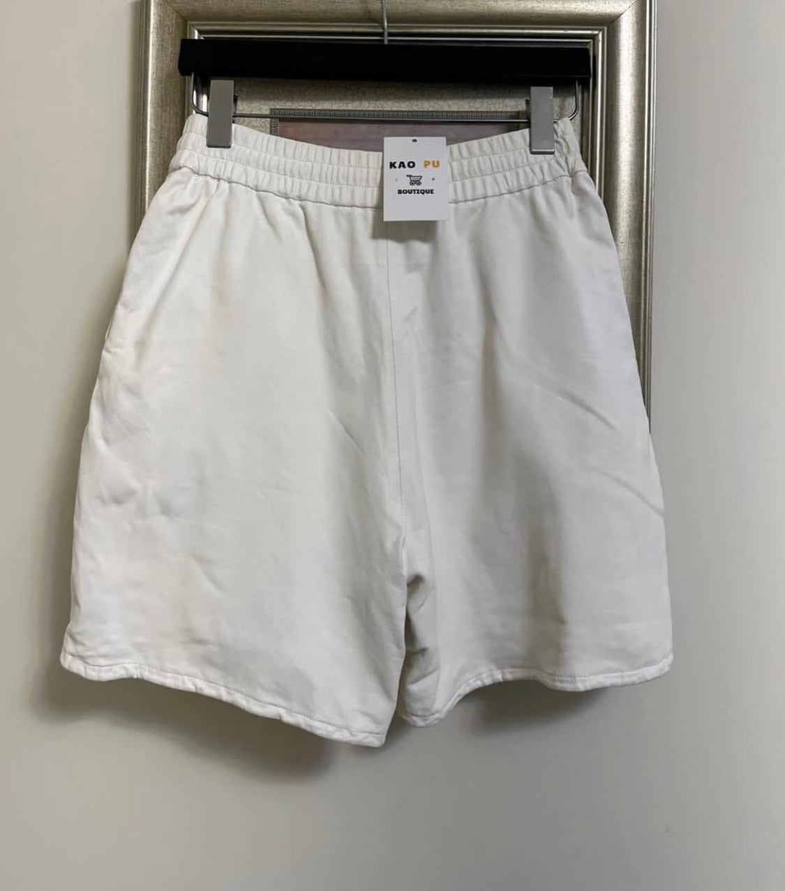 Louis Vuitton 白皮革短褲