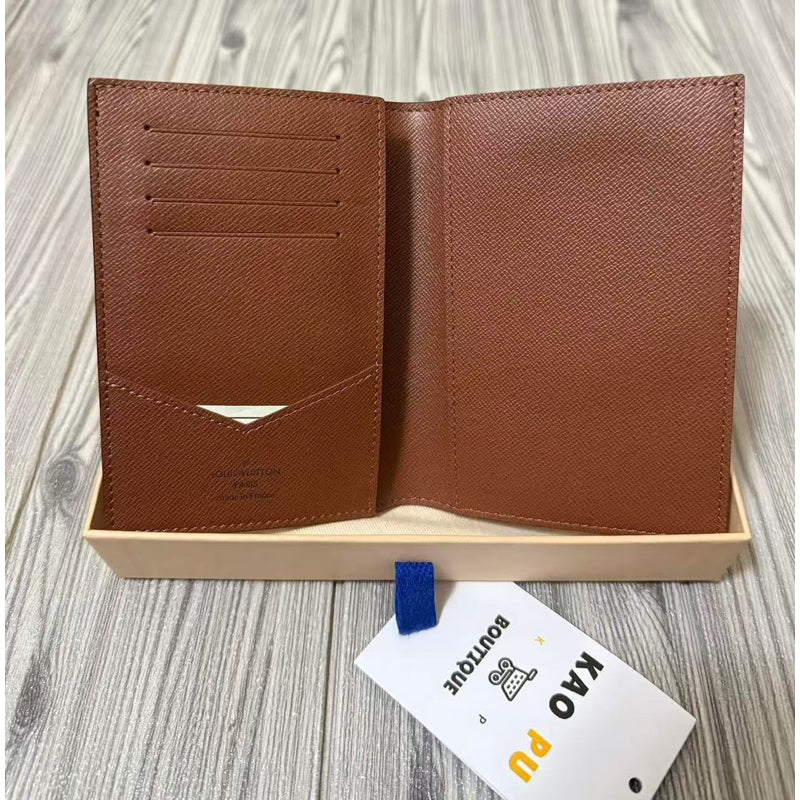 Louis Vuitton 經典老花護照對折卡夾