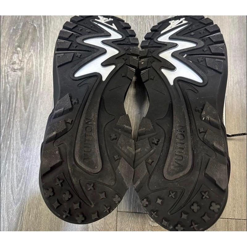 Louis Vuitton Tatic Runner Sneakers