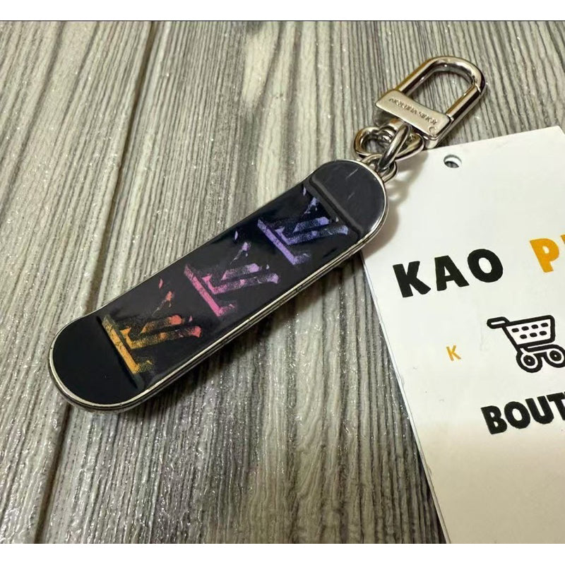 Louis Vuitton 手指老花漸層滑板KeyChain