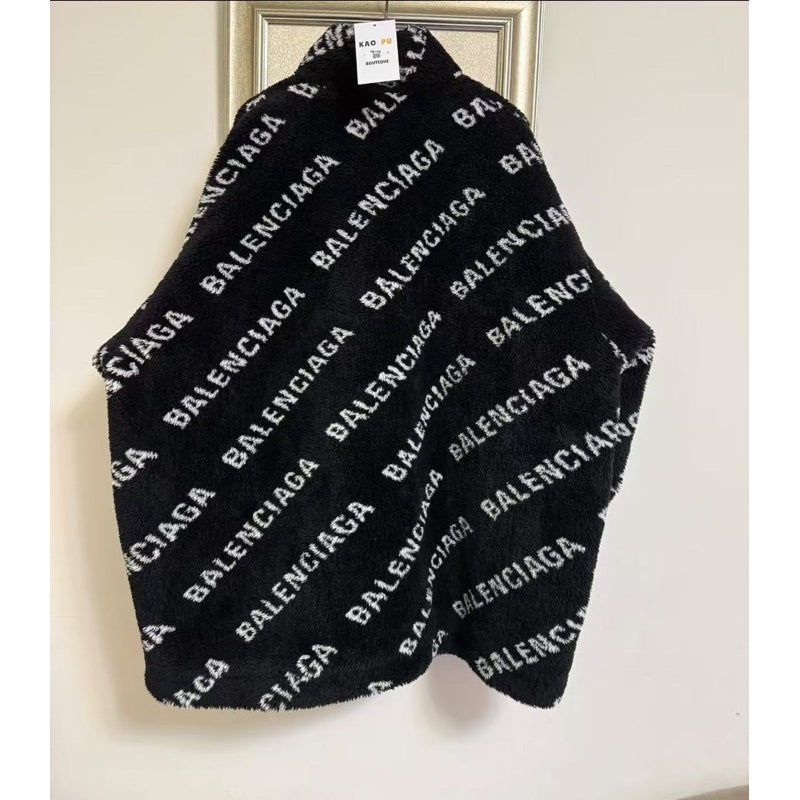 Balenciaga 滿版 Logo泰迪外套