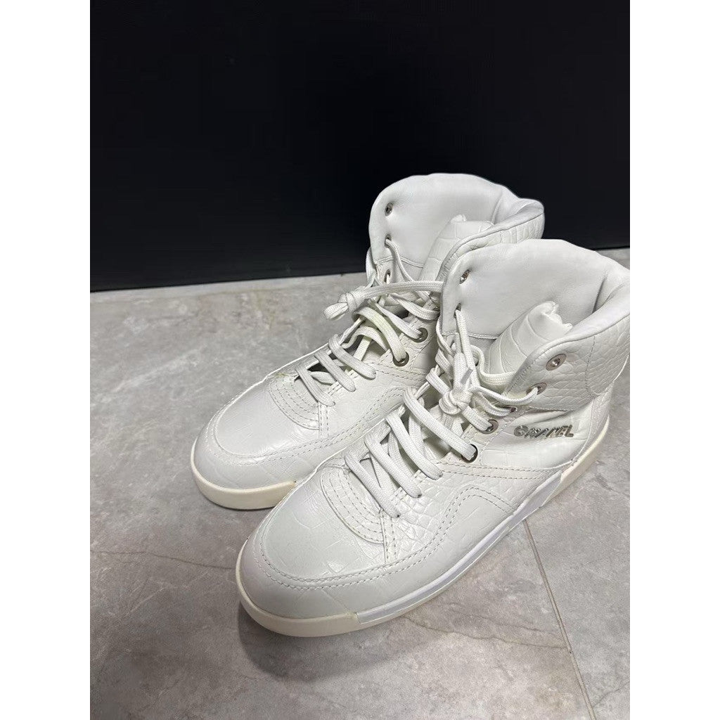 Chanel 鱷魚壓紋高筒Sneakers