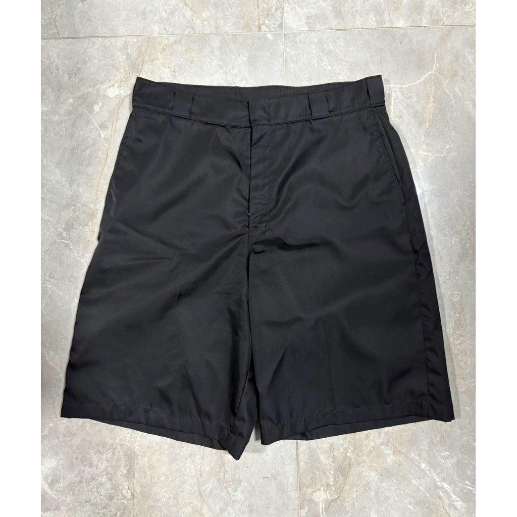 Prada 鐵牌尼龍工裝短褲