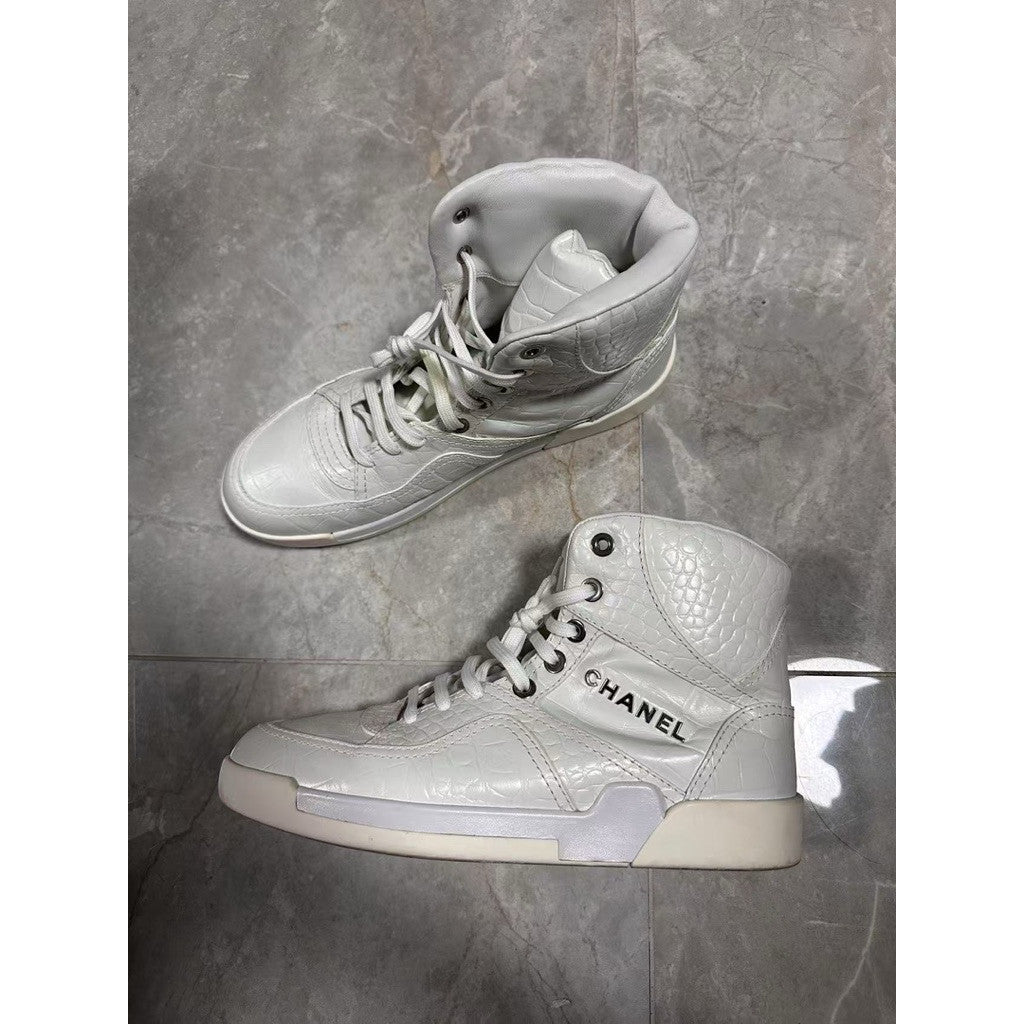Chanel 鱷魚壓紋高筒Sneakers