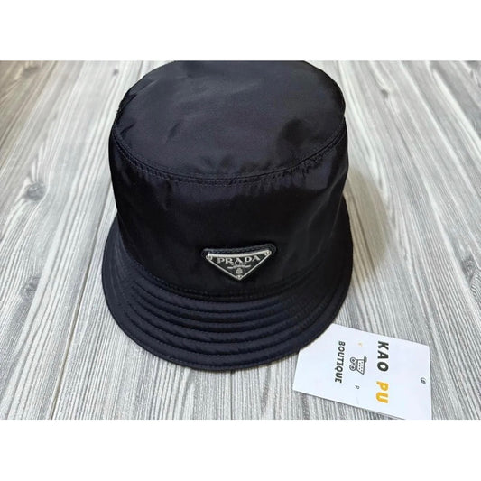 Prada 鐵牌漁夫帽