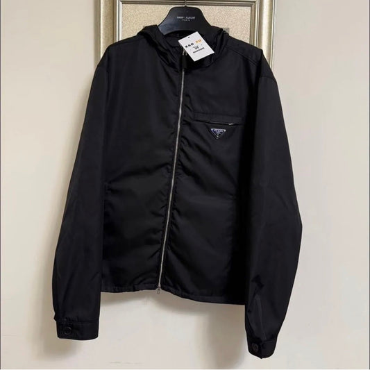 Prada 鐵牌衝鋒連帽外套