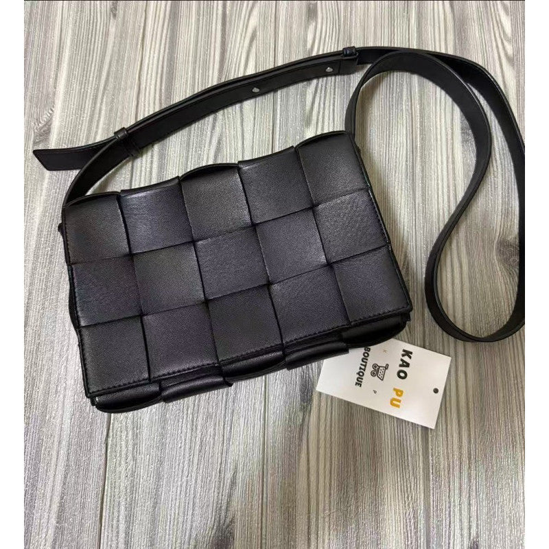 Bottega Veneta 黑色羊皮Cassette 單肩包