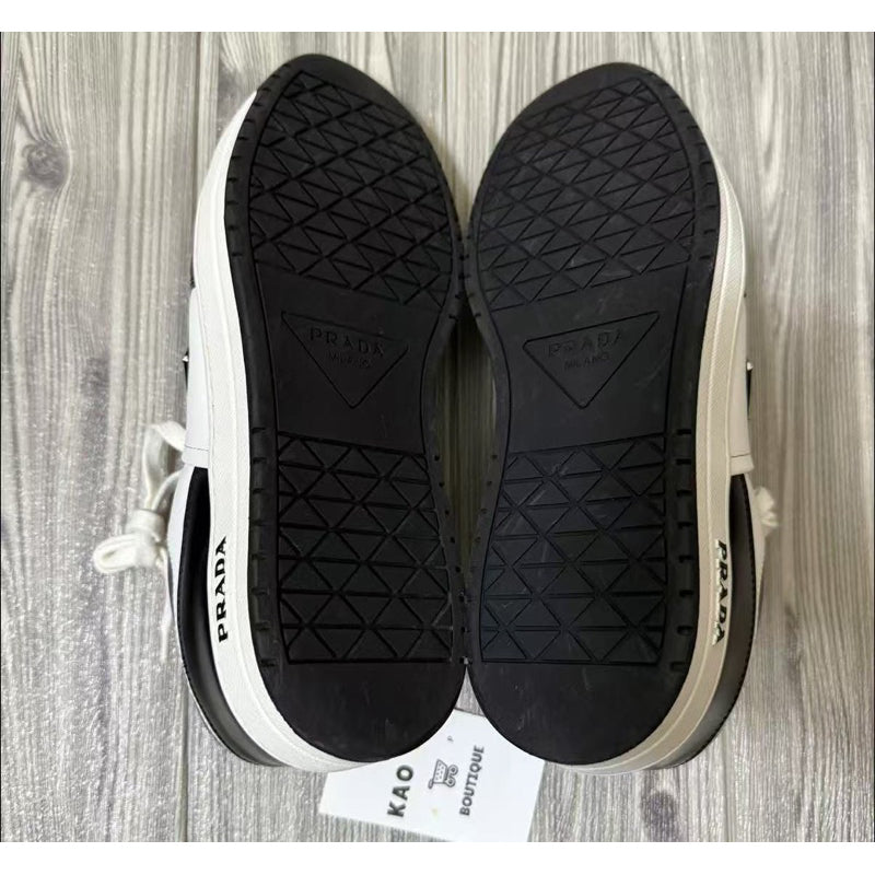 Prada黑白熊貓鐵牌Downtown Sneakers