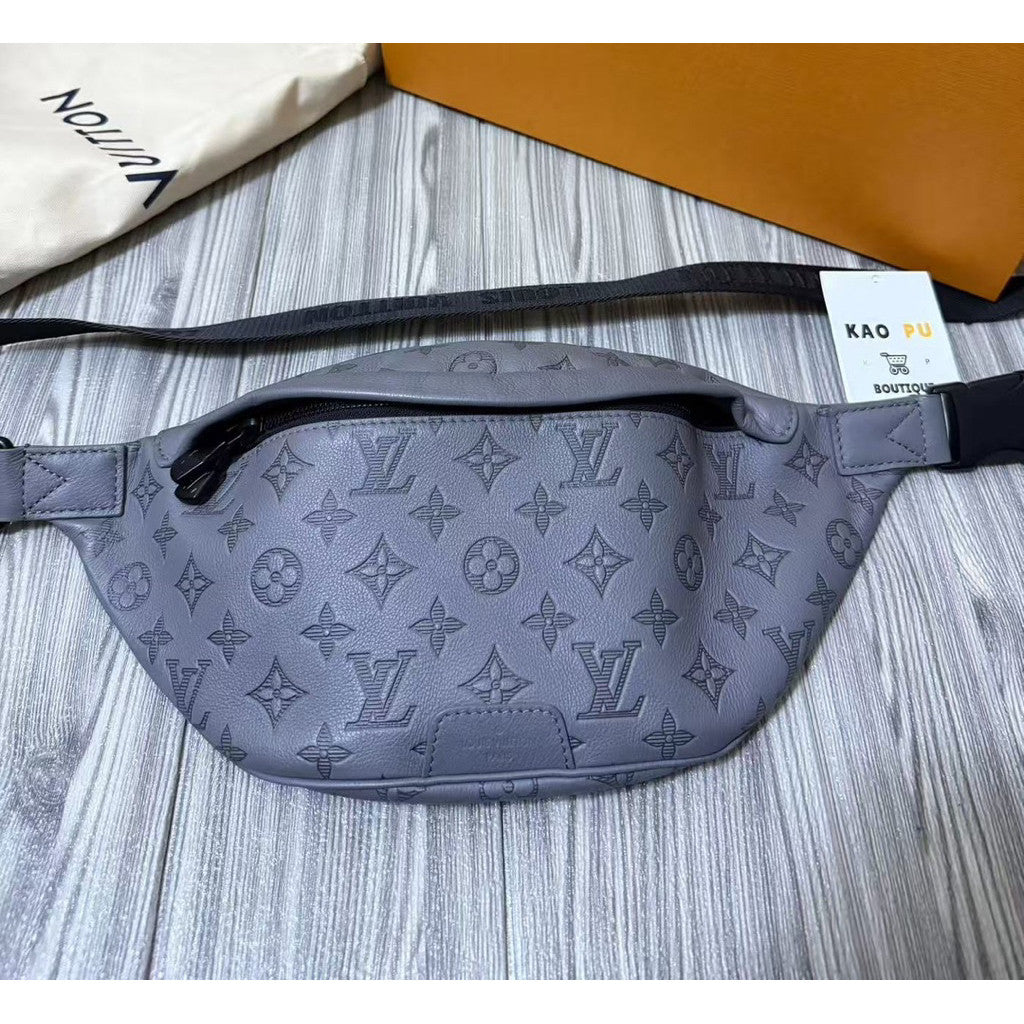 Louis Vuitton 灰色壓紋老花皮革腰包 M46108