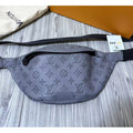 Louis Vuitton 灰色壓紋老花皮革腰包 M46108