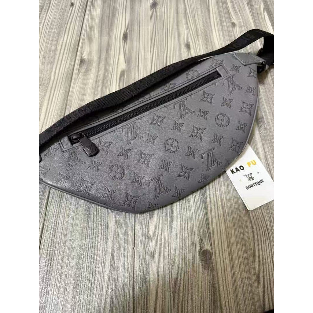 Louis Vuitton 灰色壓紋老花皮革腰包 M46108