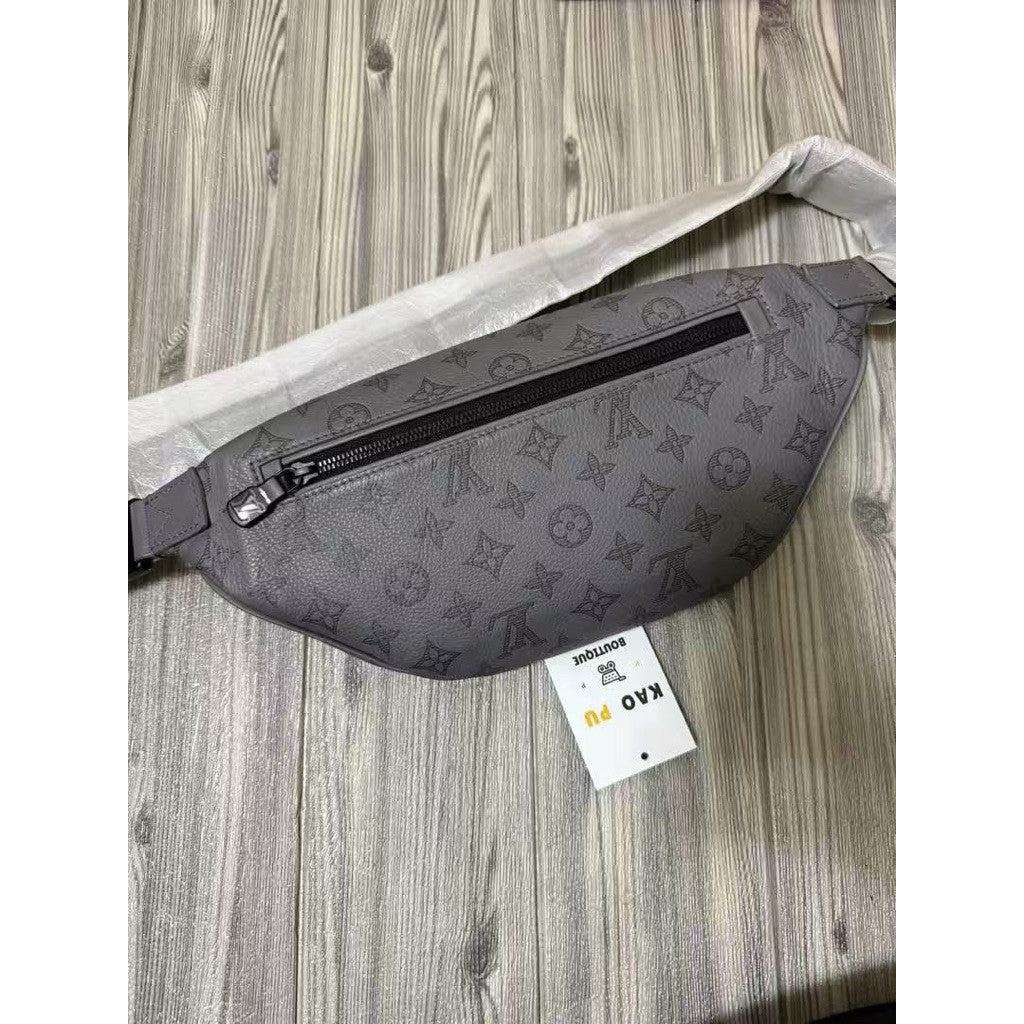 Louis Vuitton 灰色老花皮革腰包 M46108
