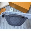 Louis Vuitton 灰色老花皮革腰包 M46108