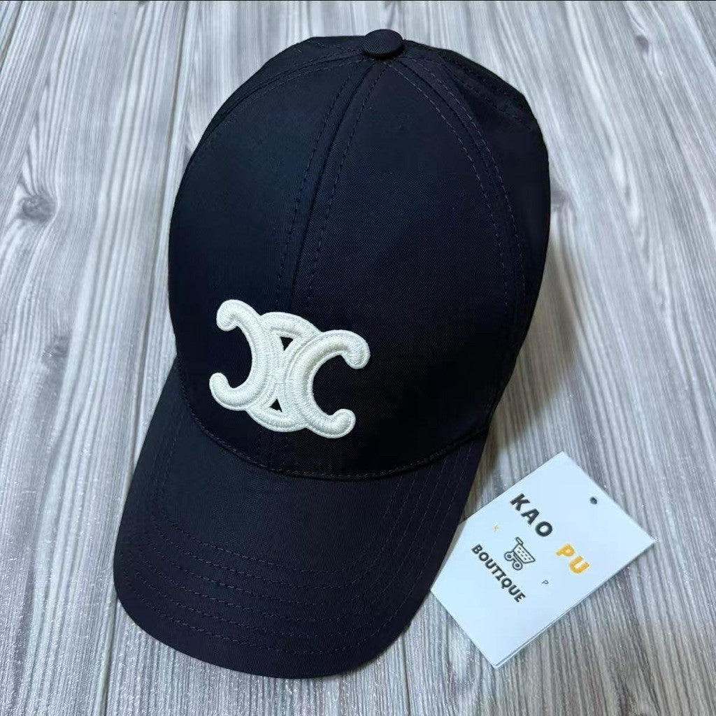 Celine黑色刺繡Triomphe Logo Dad Hat金扣