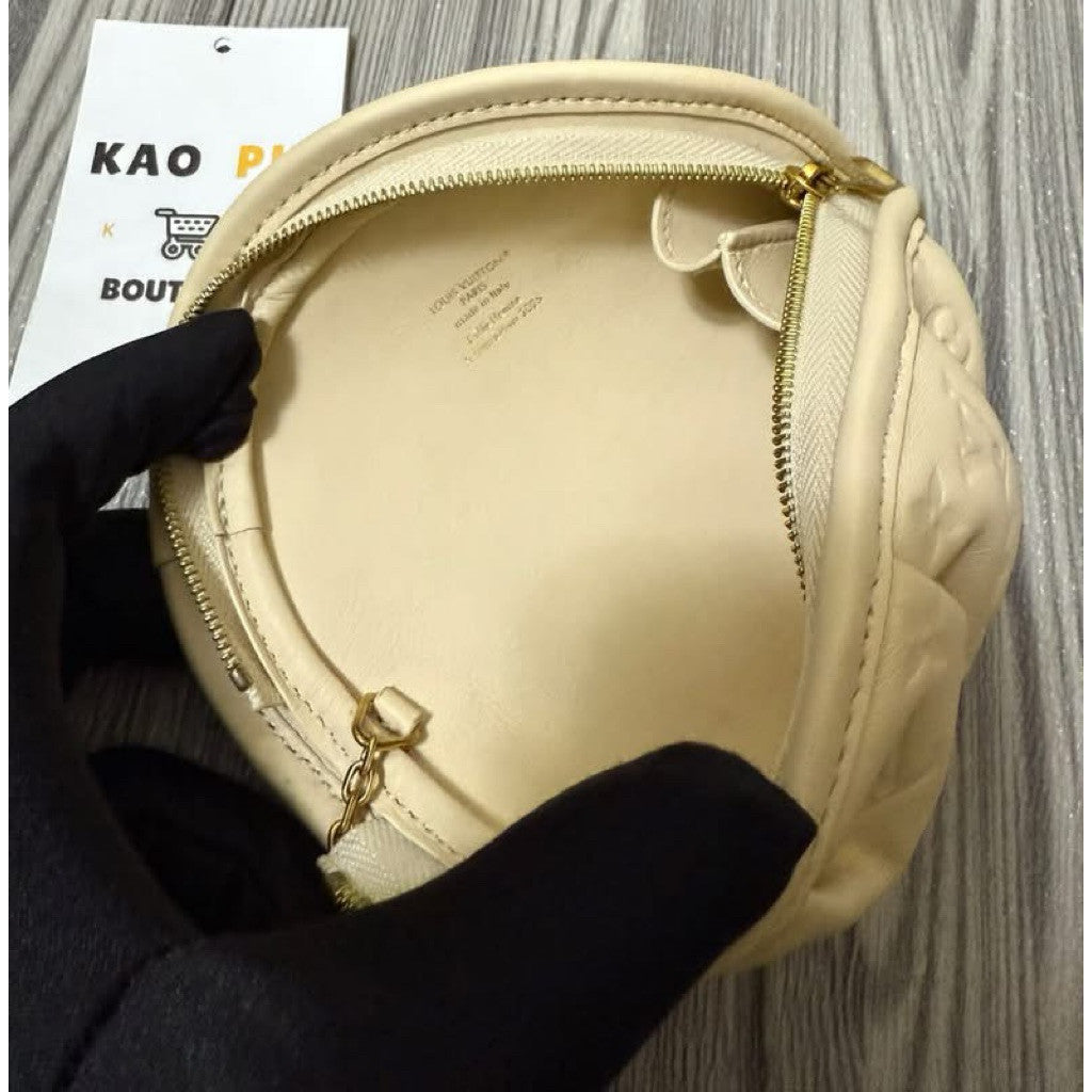 Louis Vuitton滿版老花皮革水餃造型零錢包吊飾Gyoza KeychainM26007（請先確認商品描述謝謝）