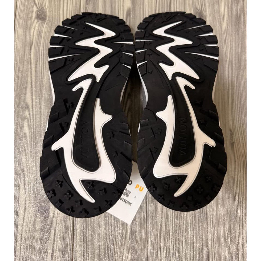 Louis Vuitton 灰色Tatic Runner Logo Sneakers（請先確認商品描述謝謝）