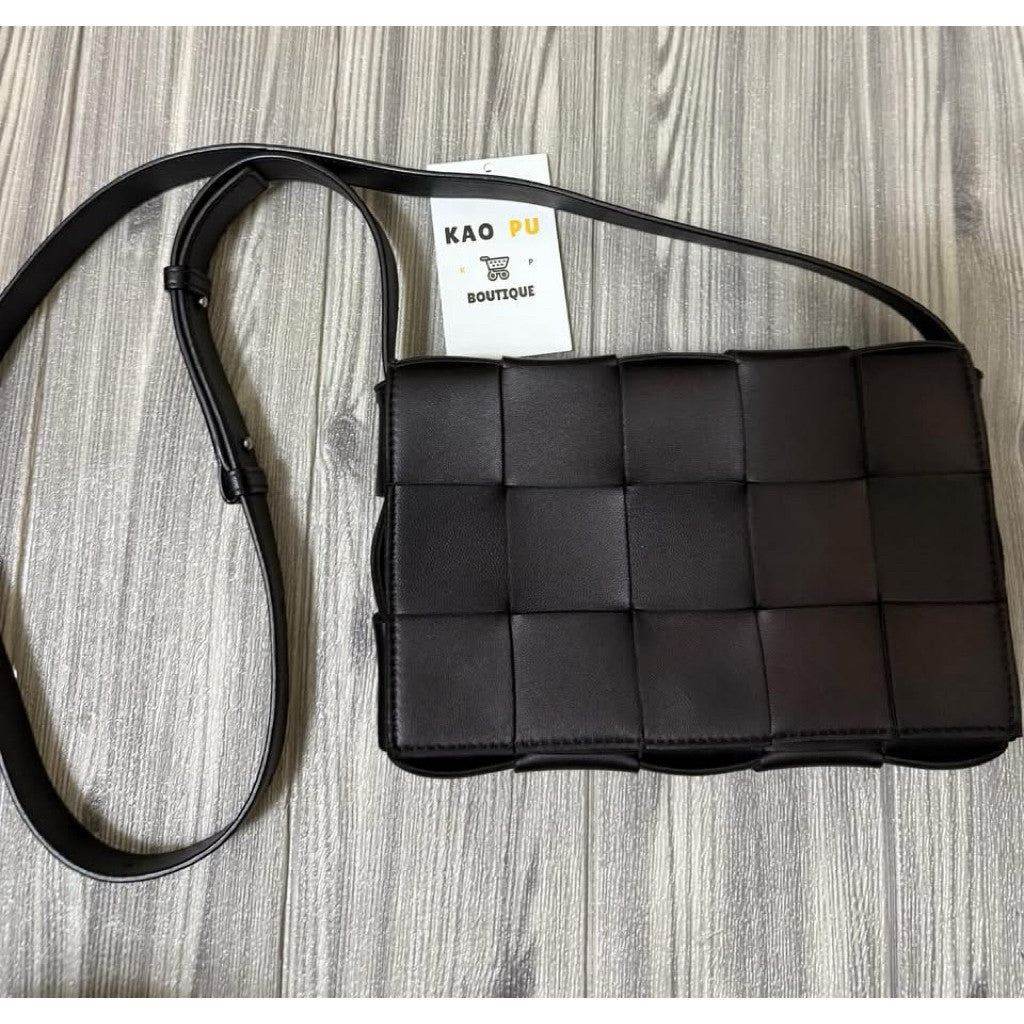 Bottega Veneta 黑色羊皮Cassette單肩包（請先確認商品描述謝謝）